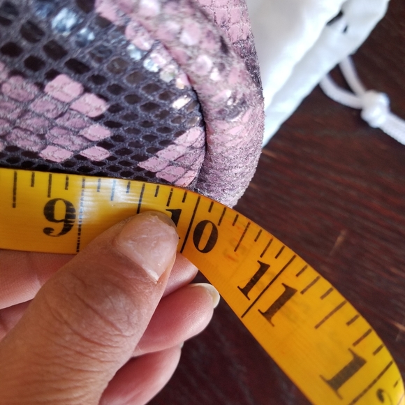 VITTORIA Napoli  pink python embossed  raw leather mini drawstring crossbody bag - Picture 6 of 16